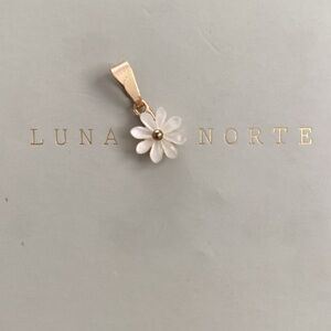 New- Luna Norte Flower Charm